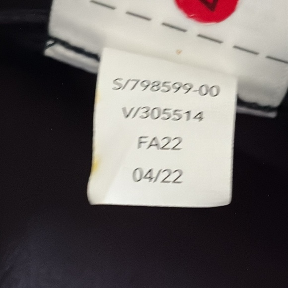 Athleta Brooklyn Bermuda Short Featherweight 9” Black Size 8 - Picture 9 of 16